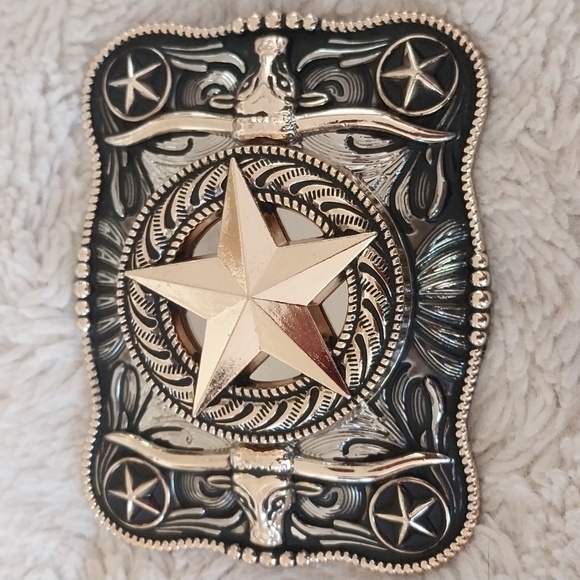 New belt buckles with a rotating centerpiece. Made in Mexico. - Picture 2 of 4